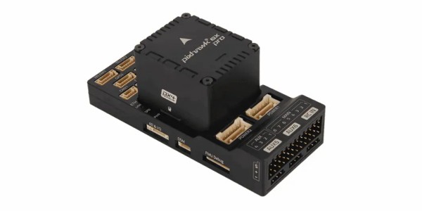 具有先进隔振系统和三重 IMU 冗余的无人机飞行控制器
